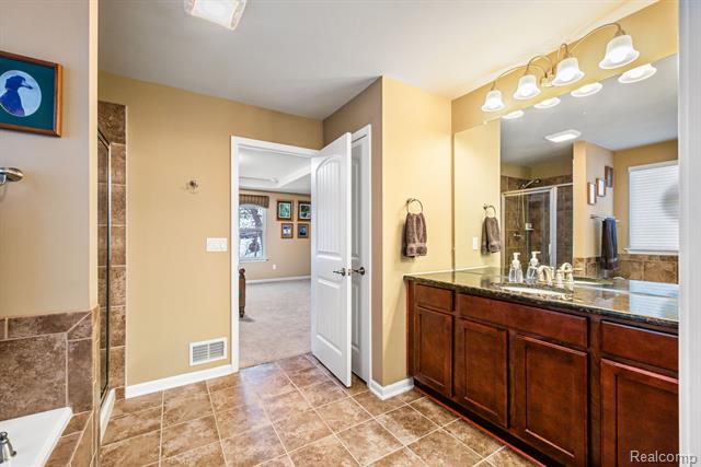 Builiding view thirty three for 146 Crosbie, Lake Orion, MI. 48362