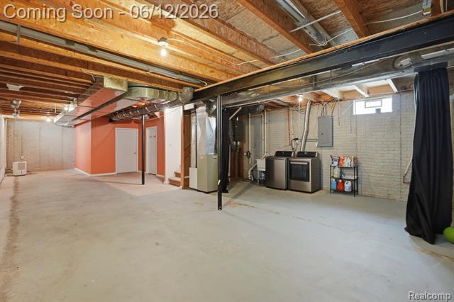 Builiding view twenty four for 311 Ferry, Pontiac, MI. 48341
