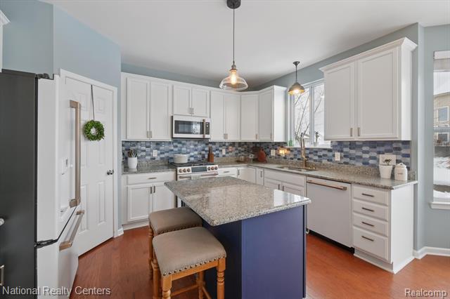 Builiding view fifteen for 27316 Victoria, Novi, MI. 48374