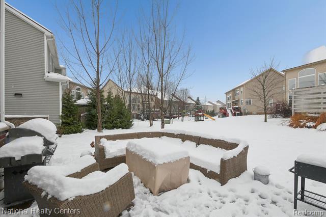 Builiding view forty five for 27316 Victoria, Novi, MI. 48374