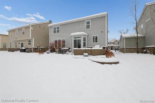 Builiding view forty four for 27316 Victoria, Novi, MI. 48374