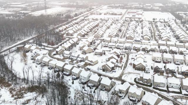 Builiding view forty seven for 27316 Victoria, Novi, MI. 48374