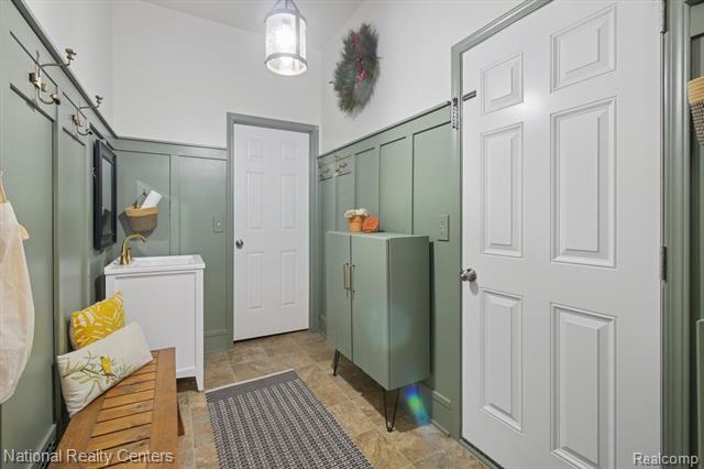 Builiding view four for 27316 Victoria, Novi, MI. 48374