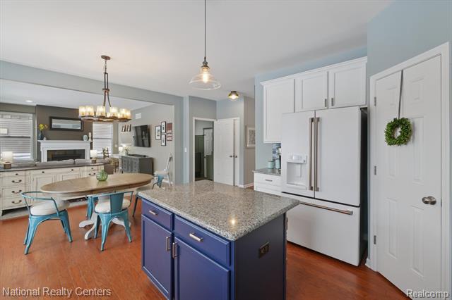 Builiding view seventeen for 27316 Victoria, Novi, MI. 48374