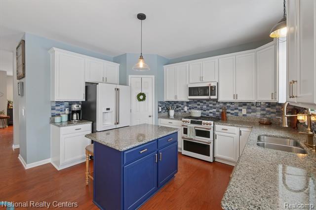 Builiding view sixteen for 27316 Victoria, Novi, MI. 48374