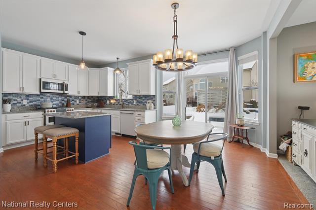 Builiding view two for 27316 Victoria, Novi, MI. 48374