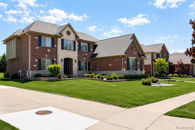 Builiding view eighty four for 47576 Valencia, Novi, MI. 48374