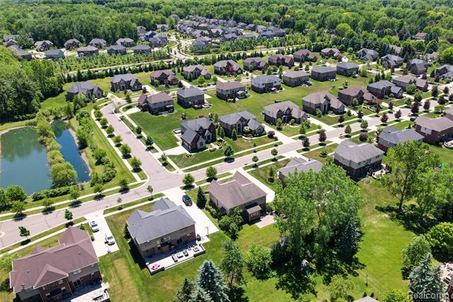 Builiding view eighty one for 47576 Valencia, Novi, MI. 48374