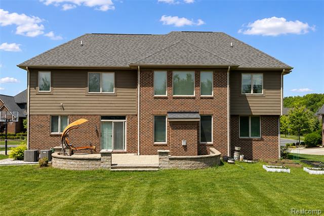 Builiding view eighty six for 47576 Valencia, Novi, MI. 48374