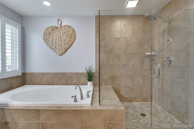 Builiding view fifty two for 47576 Valencia, Novi, MI. 48374