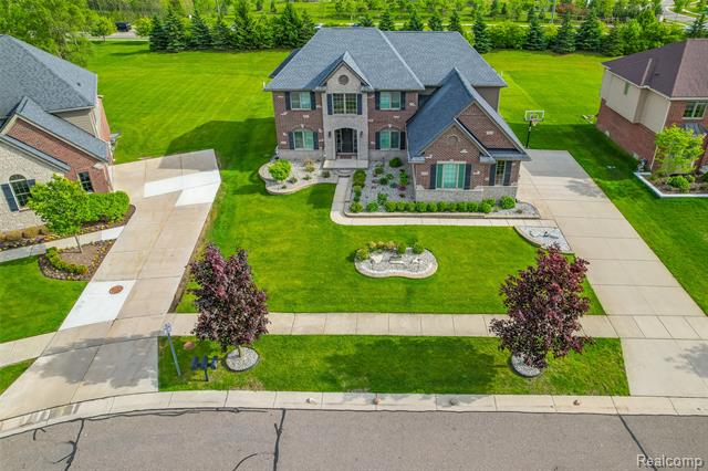 Builiding view seventy five for 47576 Valencia, Novi, MI. 48374