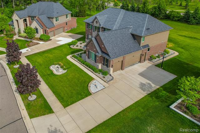 Builiding view seventy four for 47576 Valencia, Novi, MI. 48374