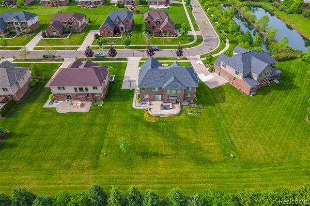 Builiding view seventy seven for 47576 Valencia, Novi, MI. 48374