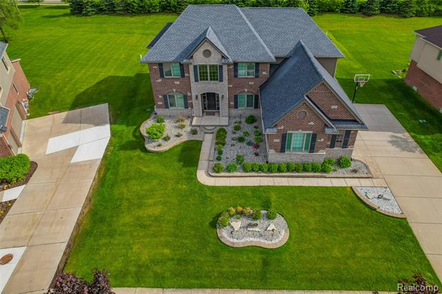 Builiding view seventy six for 47576 Valencia, Novi, MI. 48374