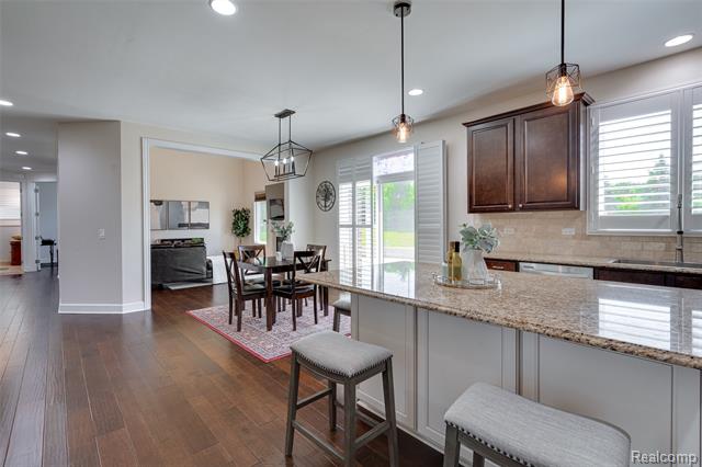 Builiding view thirty eight for 47576 Valencia, Novi, MI. 48374