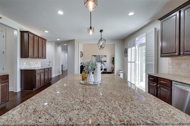 Builiding view thirty five for 47576 Valencia, Novi, MI. 48374