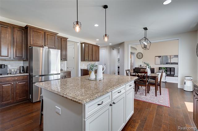 Builiding view thirty seven for 47576 Valencia, Novi, MI. 48374