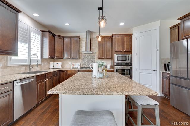 Builiding view thirty for 47576 Valencia, Novi, MI. 48374