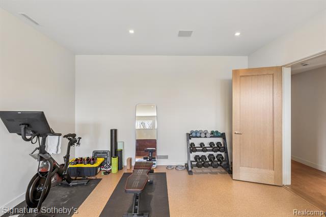 Builiding view thirty five for 5051 Beach, Troy, MI. 48098