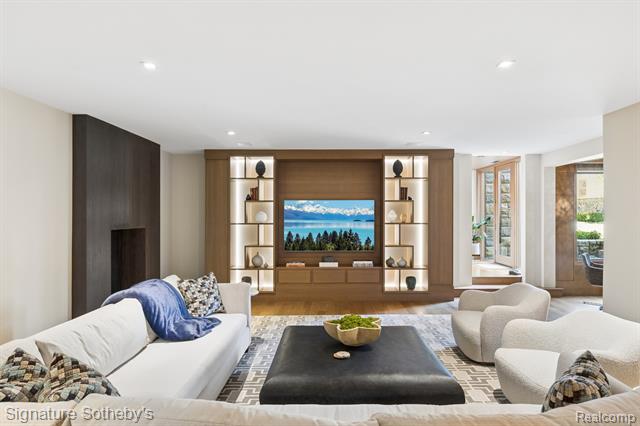 Builiding view twenty for 5051 Beach, Troy, MI. 48098
