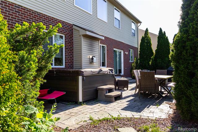 Builiding view forty one for 2110 Mayflower, Troy, MI. 48085