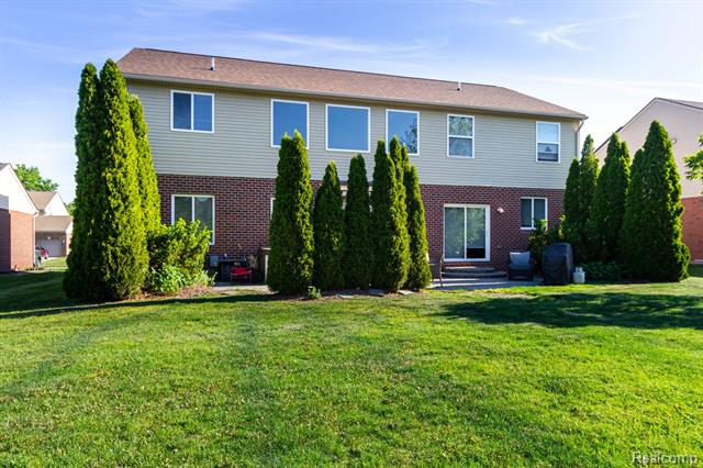 Builiding view forty for 2110 Mayflower, Troy, MI. 48085