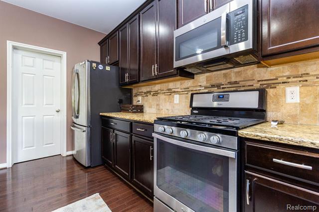 Builiding view thirteen for 2110 Mayflower, Troy, MI. 48085