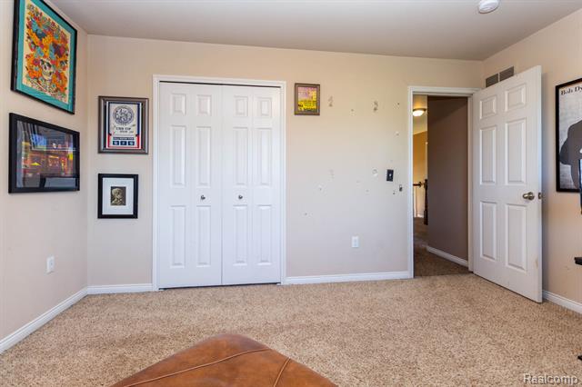 Builiding view thirty three for 2110 Mayflower, Troy, MI. 48085