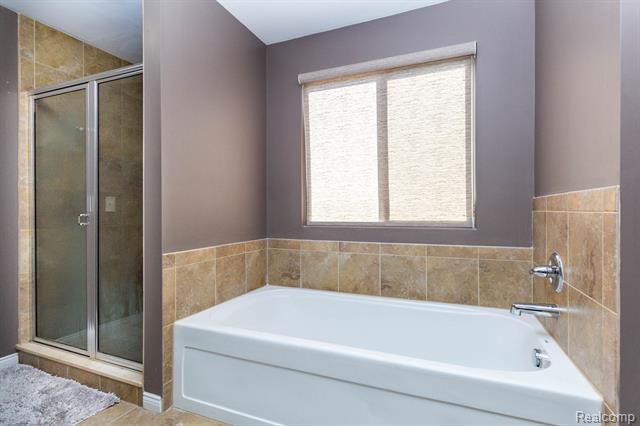 Builiding view twenty four for 2110 Mayflower, Troy, MI. 48085