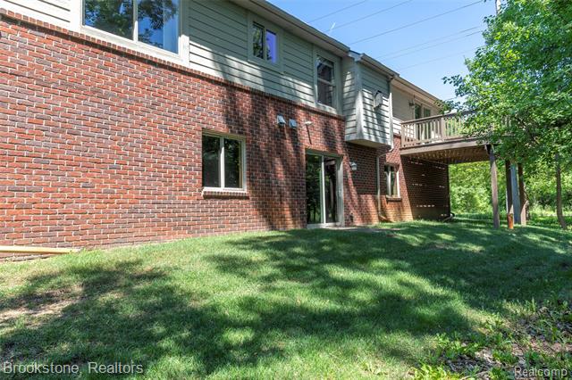 Builiding view eight for 10295 Northridge, White Lake, MI. 48386