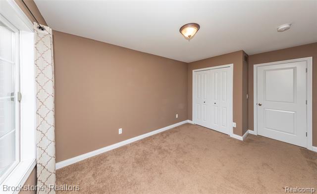 Builiding view forty three for 10295 Northridge, White Lake, MI. 48386