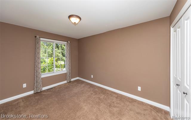 Builiding view forty two for 10295 Northridge, White Lake, MI. 48386
