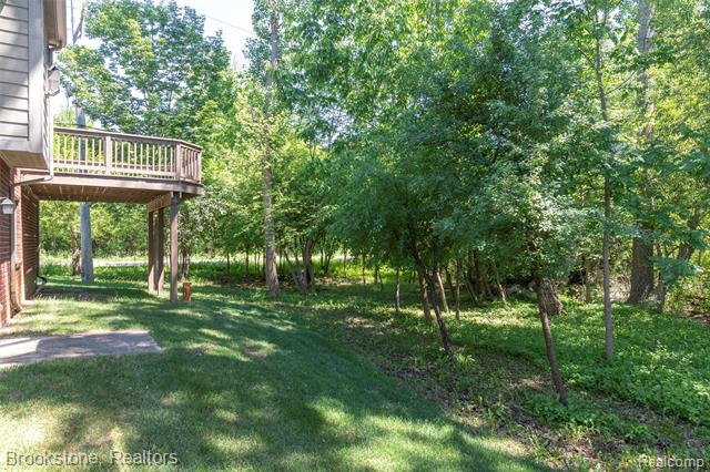 Builiding view nine for 10295 Northridge, White Lake, MI. 48386