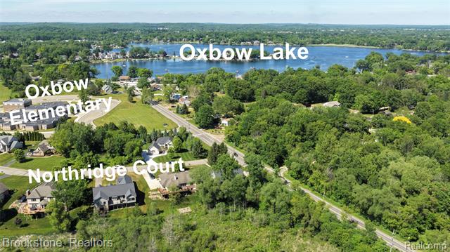 Builiding view one for 10295 Northridge, White Lake, MI. 48386