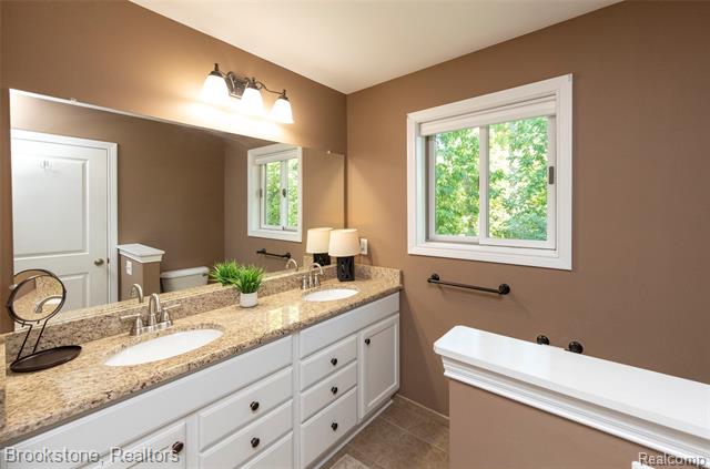 Builiding view thirty eight for 10295 Northridge, White Lake, MI. 48386