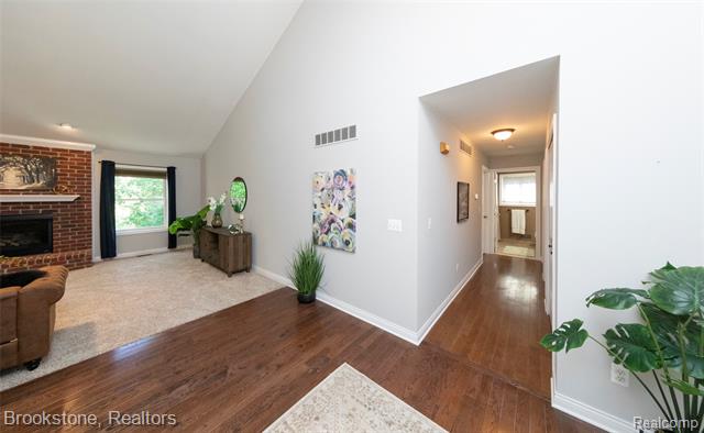 Builiding view thirty three for 10295 Northridge, White Lake, MI. 48386