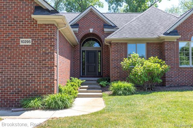 front view for 10295 Northridge Ct, White Lake, Mi. 48386