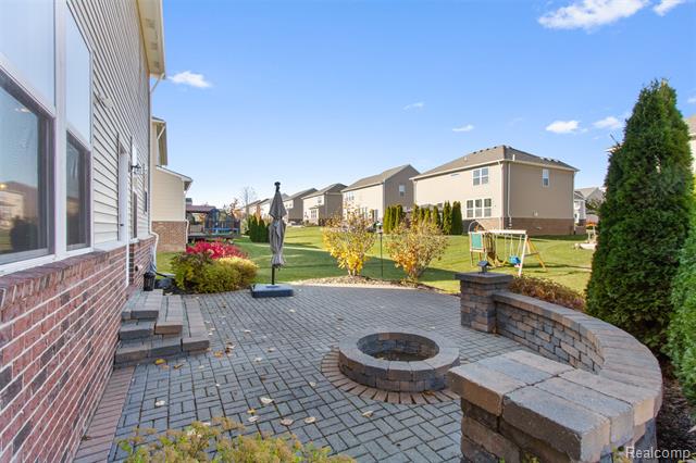 Builiding view forty four for 57570 Village, New Hudson, MI. 48165