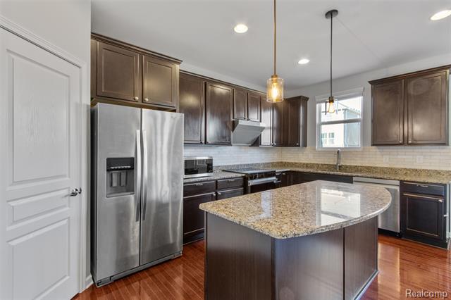 Builiding view sixteen for 57570 Village, New Hudson, MI. 48165