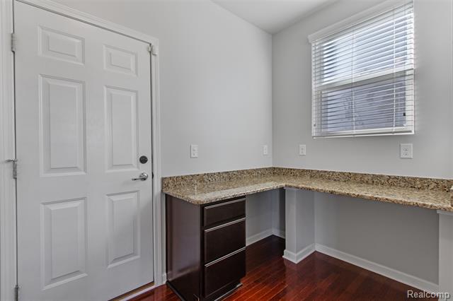 Builiding view twenty for 57570 Village, New Hudson, MI. 48165