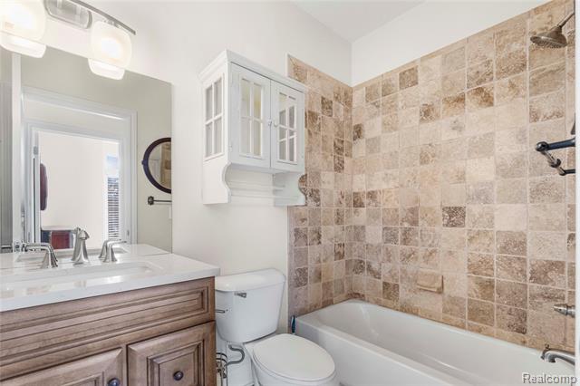 Builiding view seventeen for 4489 Cedarhill, Auburn Hills, MI. 48326