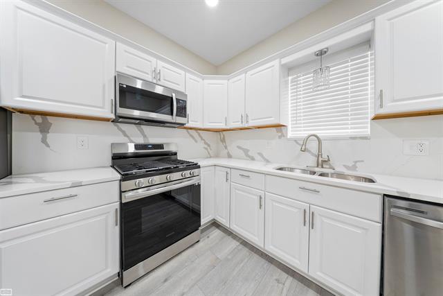 Builiding view six for 403 Voorheis, Pontiac, MI. 48341