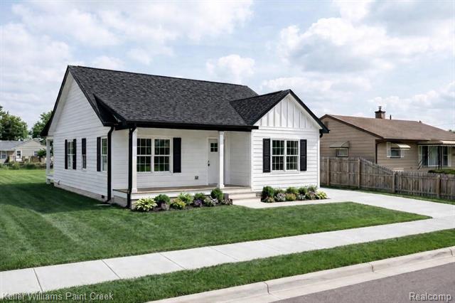 front view for 587 California Ave, Pontiac, Mi. 48341