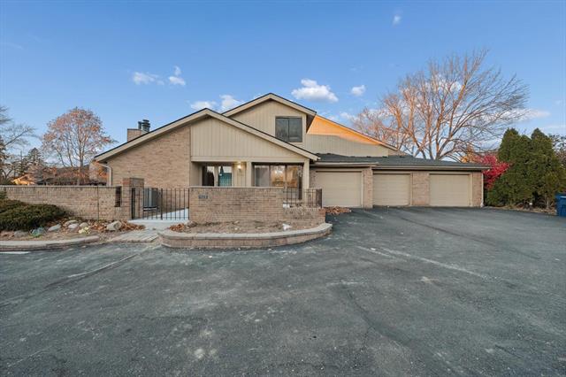 Builiding view twenty two for 1525 S Hill, Bloomfield Hills, MI. 48304