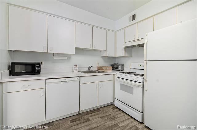 Builiding view eight for 426 Fox Hills N # A-1, Bloomfield Hills, MI. 48304