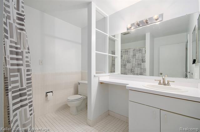 Builiding view thirteen for 426 Fox Hills N # A-1, Bloomfield Hills, MI. 48304