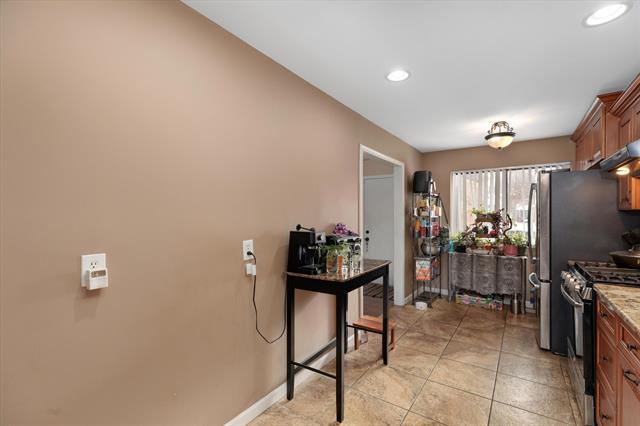 Builiding view ten for 4644 Laurel Club, West Bloomfield, MI. 48323