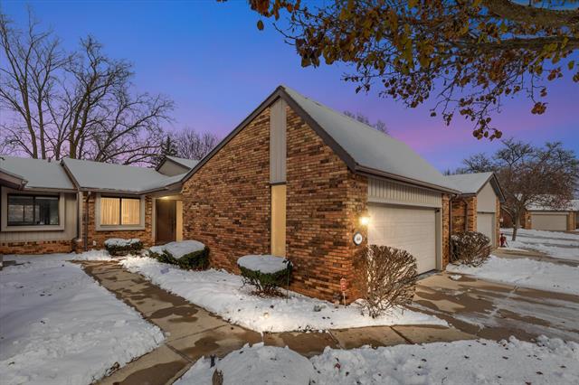 Builiding view thirty seven for 4644 Laurel Club, West Bloomfield, MI. 48323