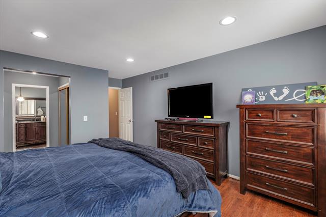 Builiding view twenty one for 4644 Laurel Club, West Bloomfield, MI. 48323