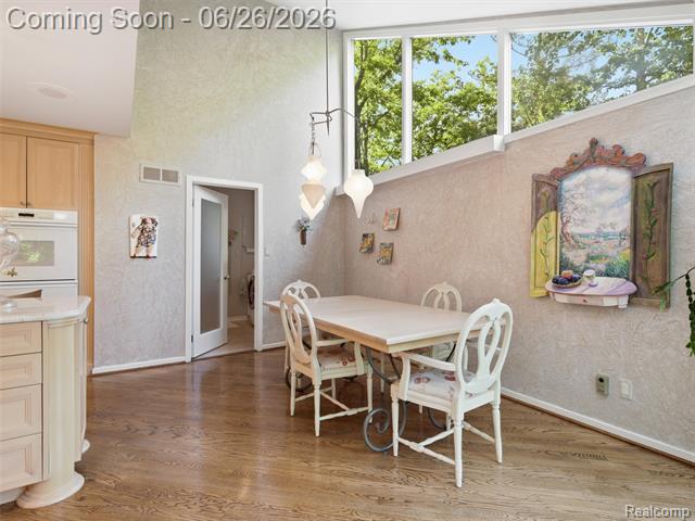 Builiding view fifteen for 4751 Rolling Ridge, West Bloomfield, MI. 48323